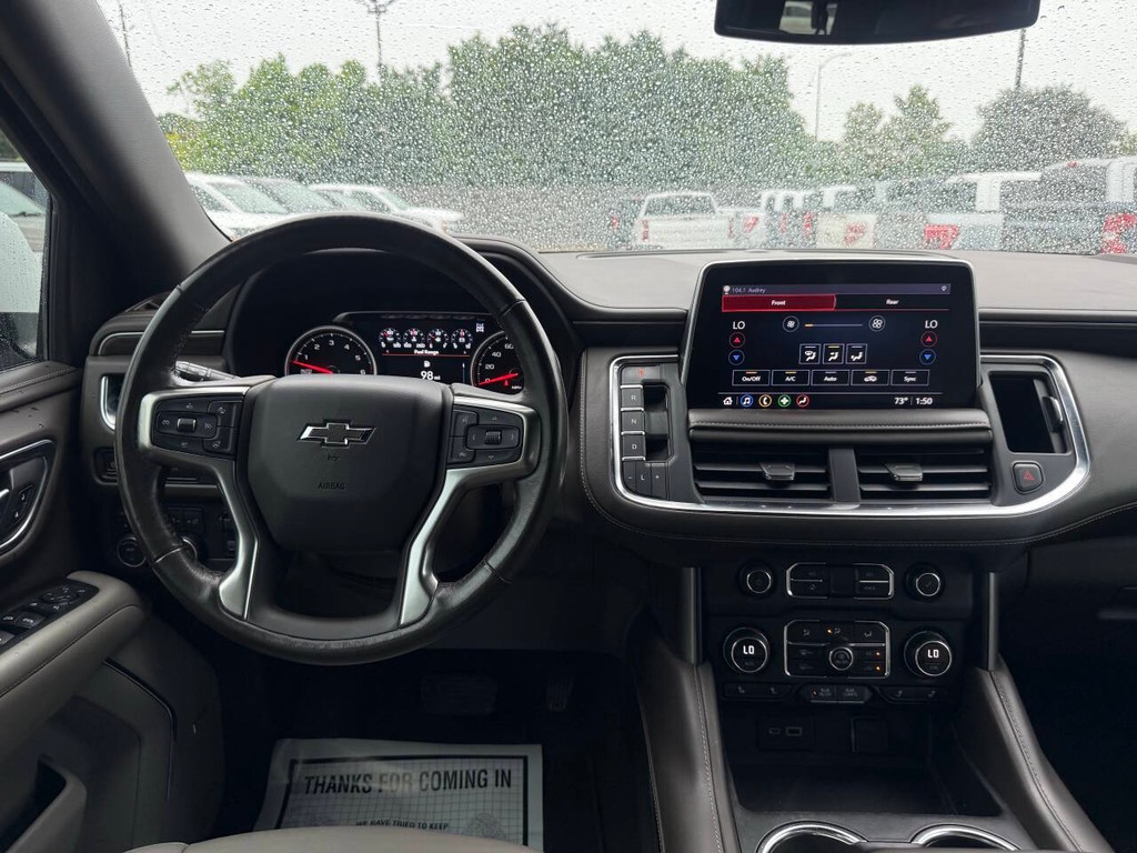 Chevrolet Suburban Vehicle Full-screen Gallery Image 23