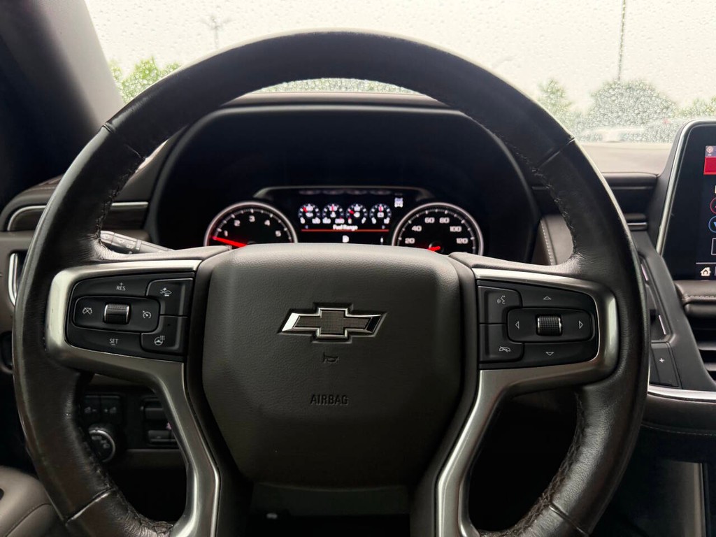 Chevrolet Suburban Vehicle Full-screen Gallery Image 25