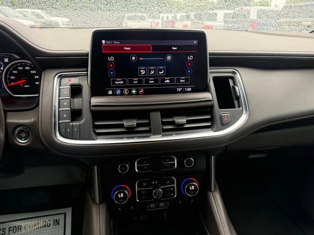 Chevrolet Suburban Vehicle Full-screen Gallery Image 26