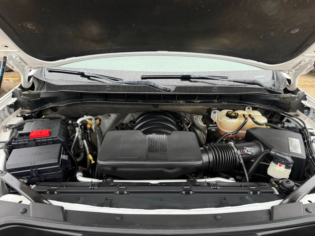 Chevrolet Suburban Vehicle Full-screen Gallery Image 37