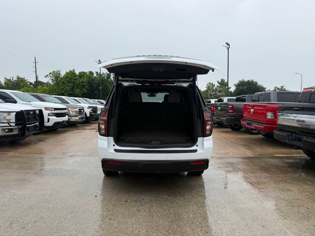 Chevrolet Suburban Vehicle Full-screen Gallery Image 40