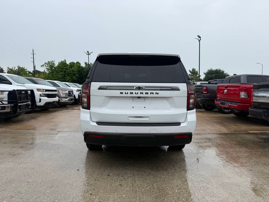 Chevrolet Suburban Vehicle Full-screen Gallery Image 42