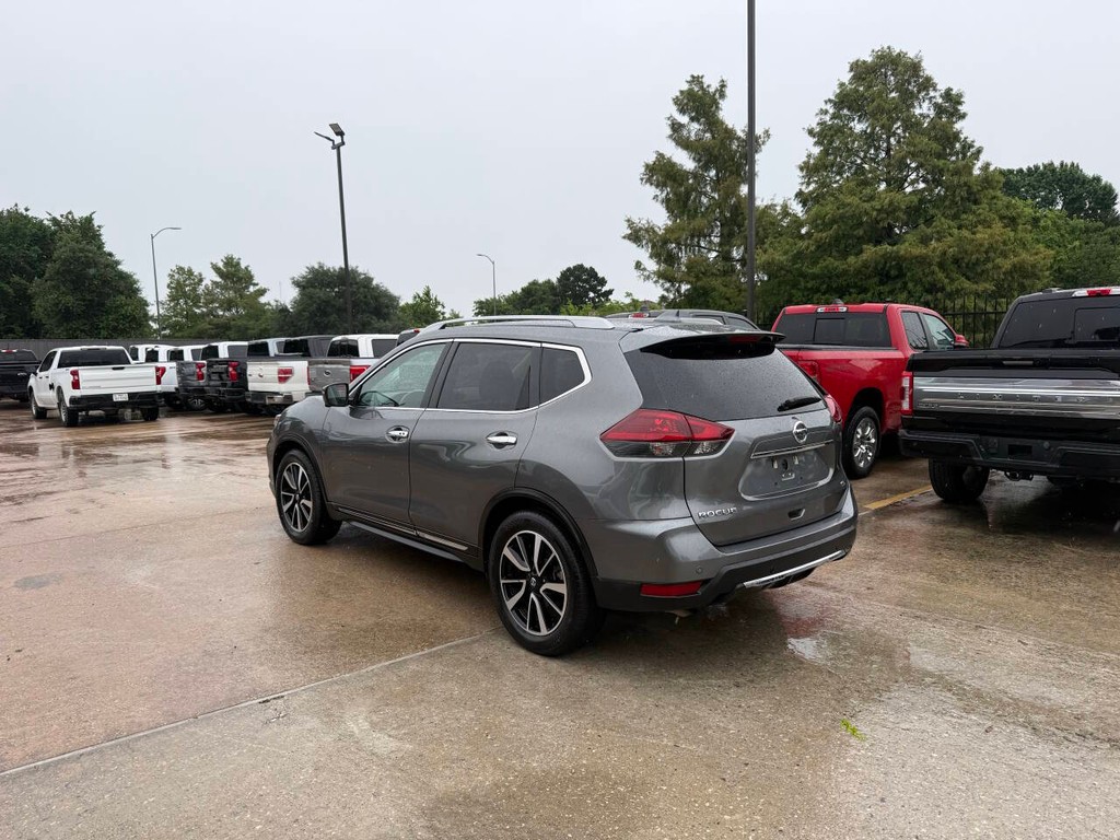 Nissan Rogue Vehicle Full-screen Gallery Image 04
