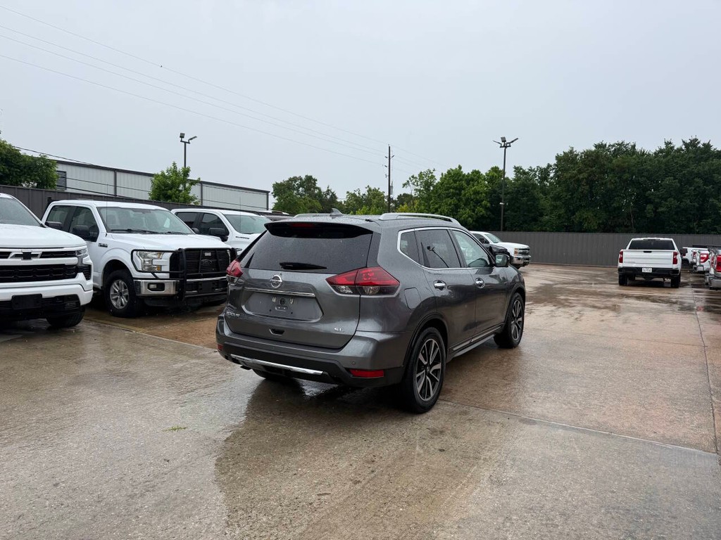 Nissan Rogue Vehicle Full-screen Gallery Image 05