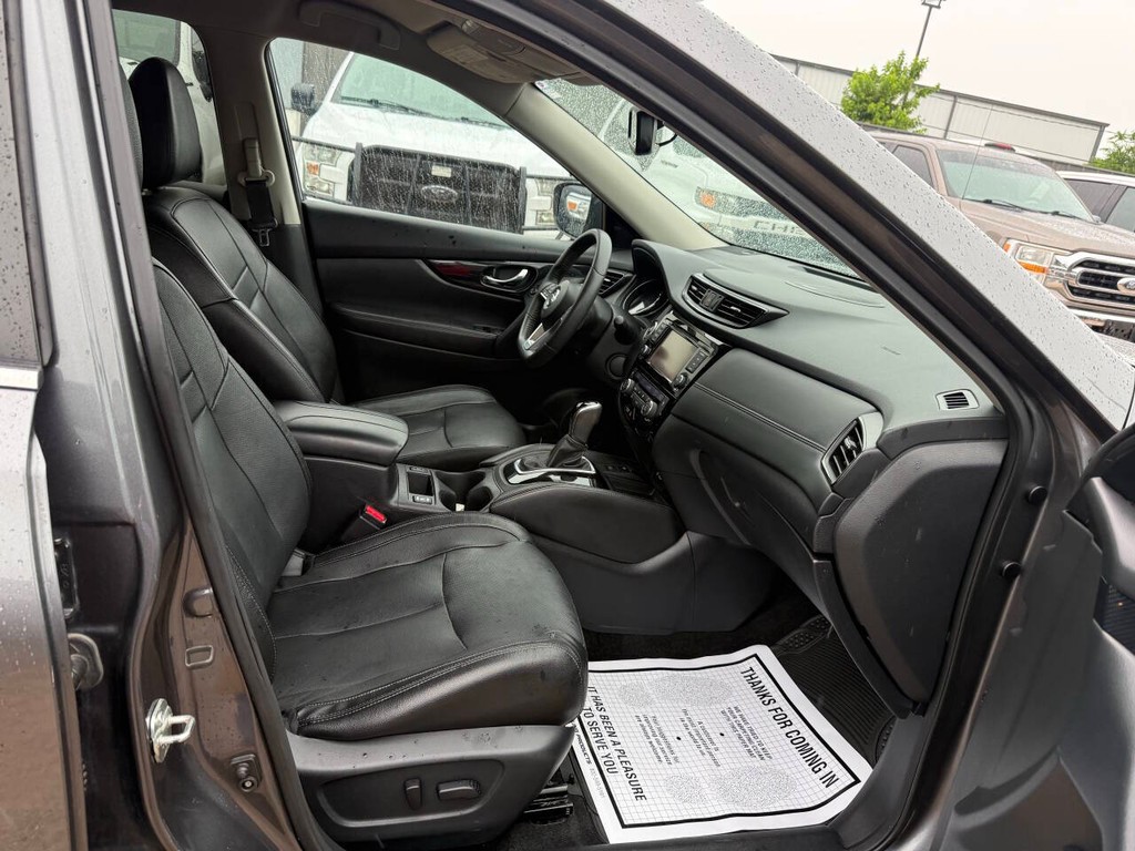 Nissan Rogue Vehicle Full-screen Gallery Image 10
