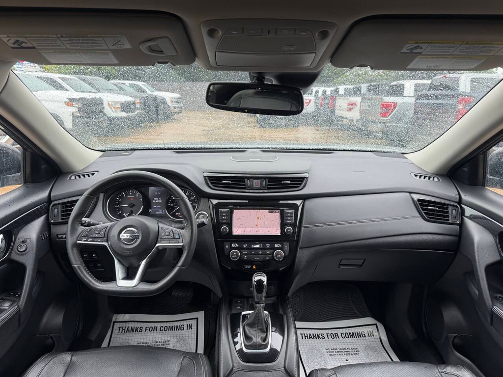 Nissan Rogue Vehicle Full-screen Gallery Image 17