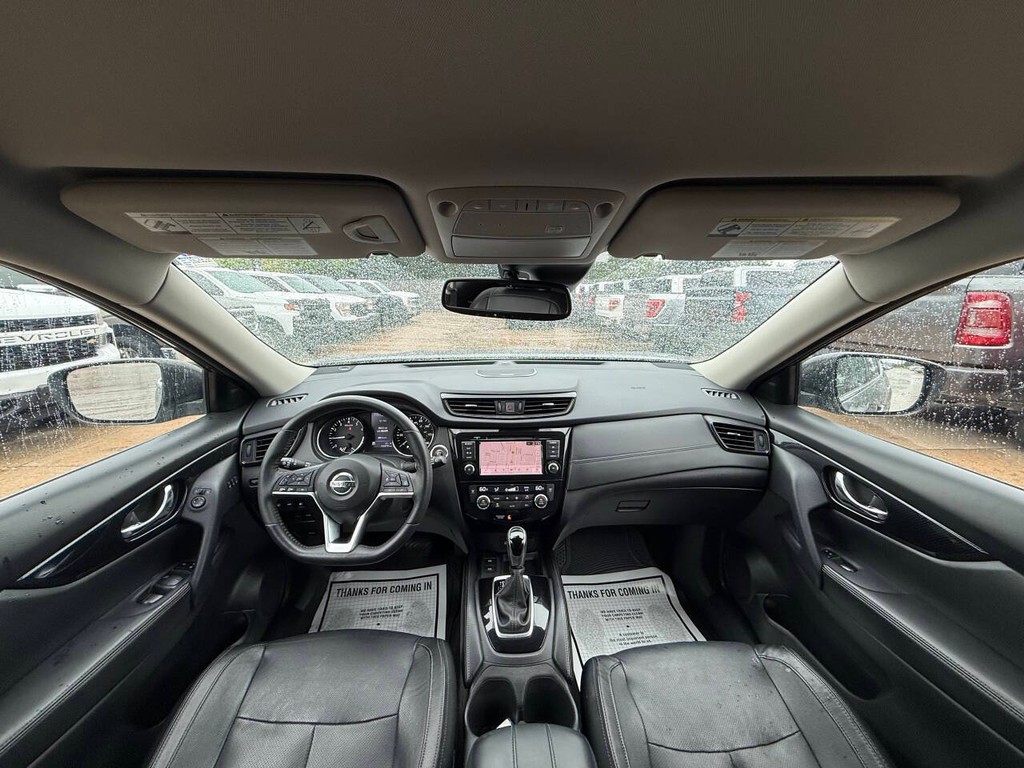 Nissan Rogue Vehicle Full-screen Gallery Image 18