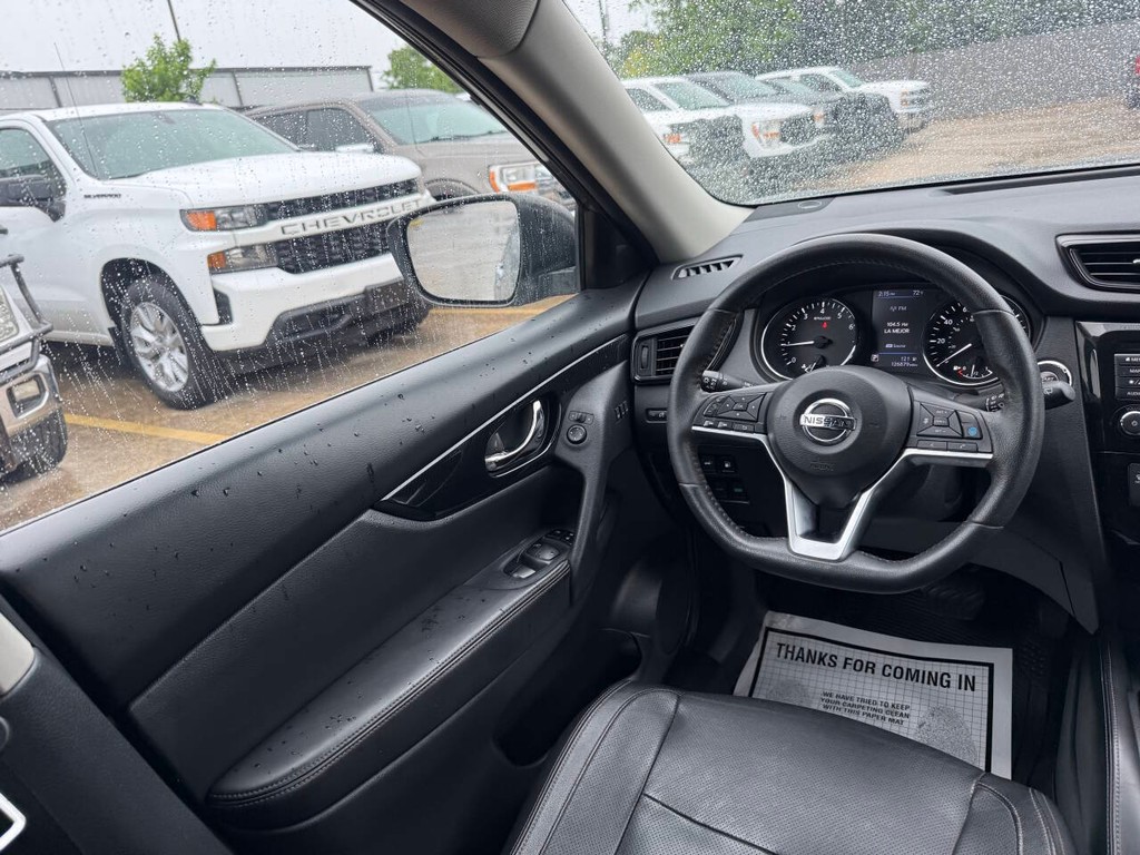 Nissan Rogue Vehicle Full-screen Gallery Image 19