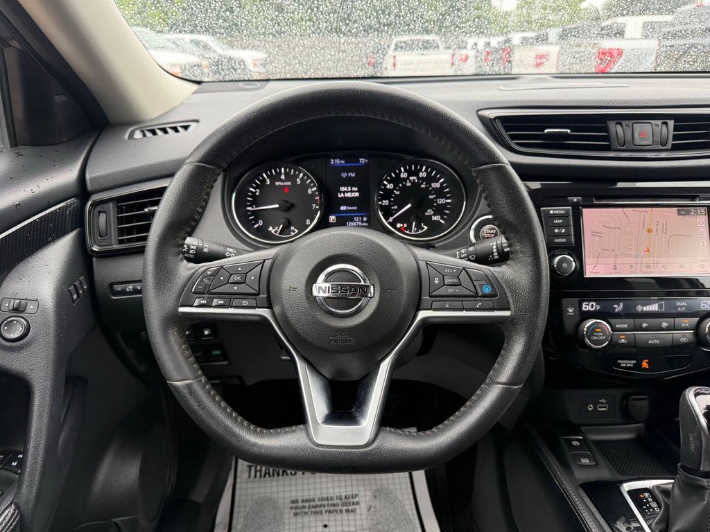 Nissan Rogue Vehicle Full-screen Gallery Image 22