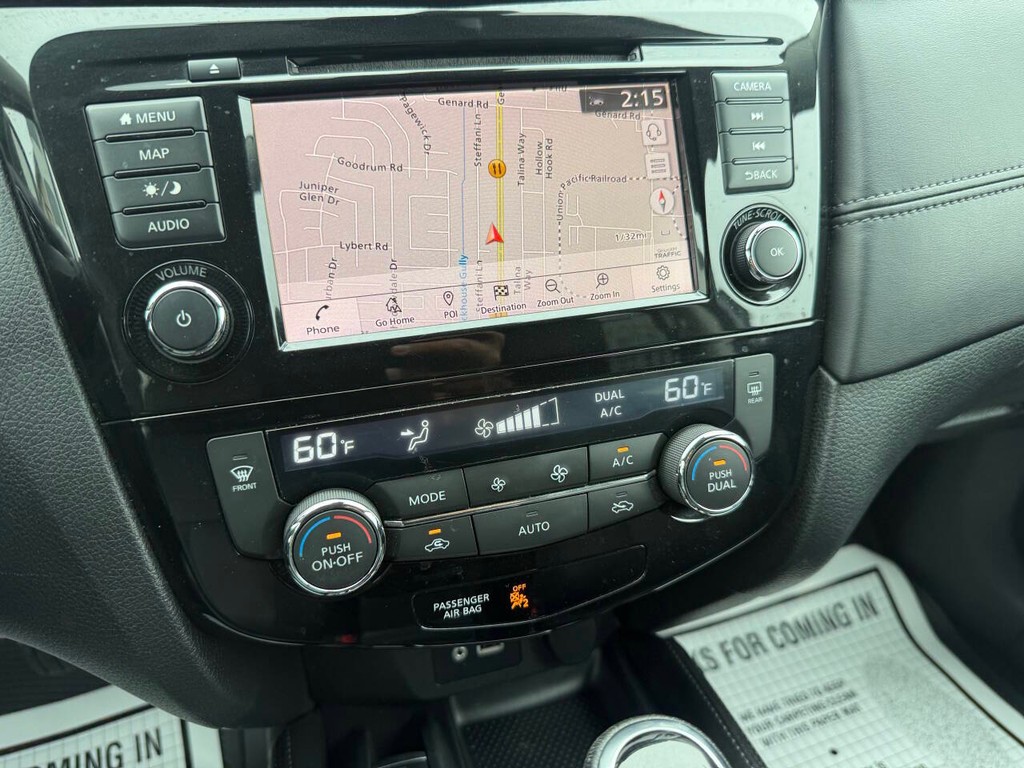 Nissan Rogue Vehicle Full-screen Gallery Image 27