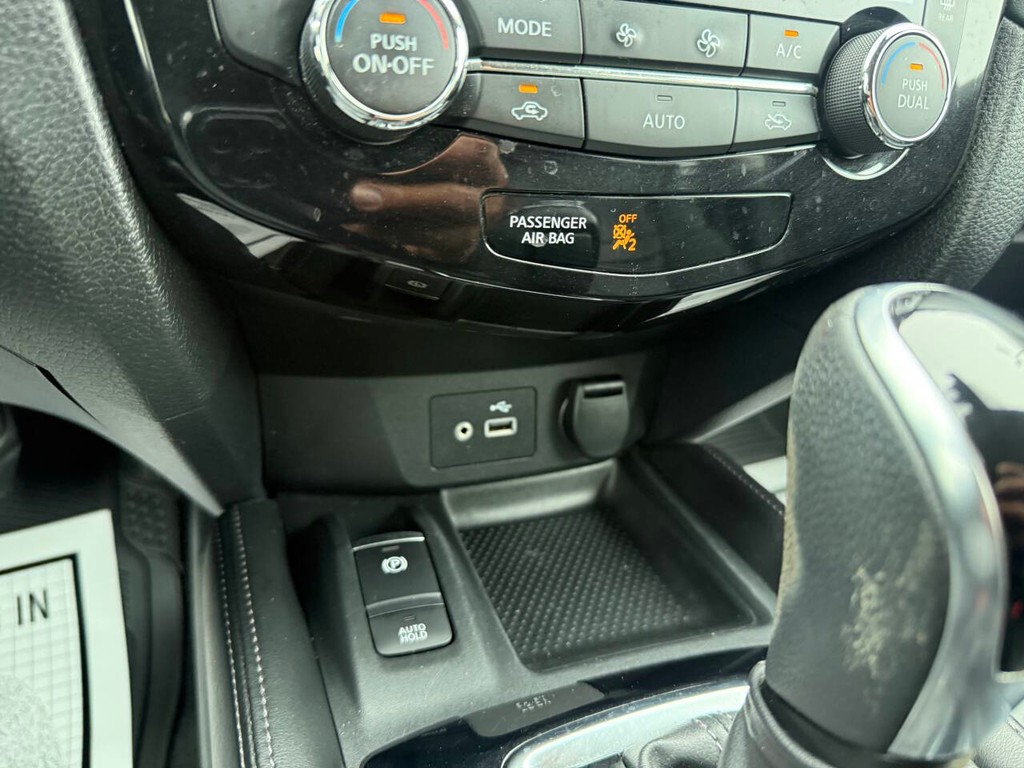 Nissan Rogue Vehicle Full-screen Gallery Image 28