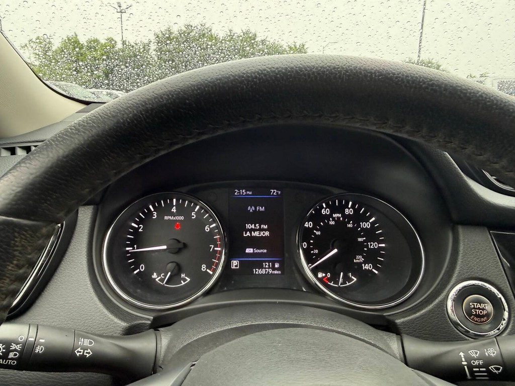 Nissan Rogue Vehicle Full-screen Gallery Image 31