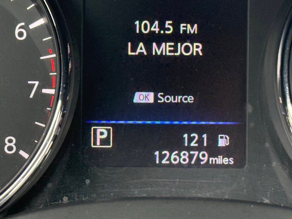 Nissan Rogue Vehicle Full-screen Gallery Image 32
