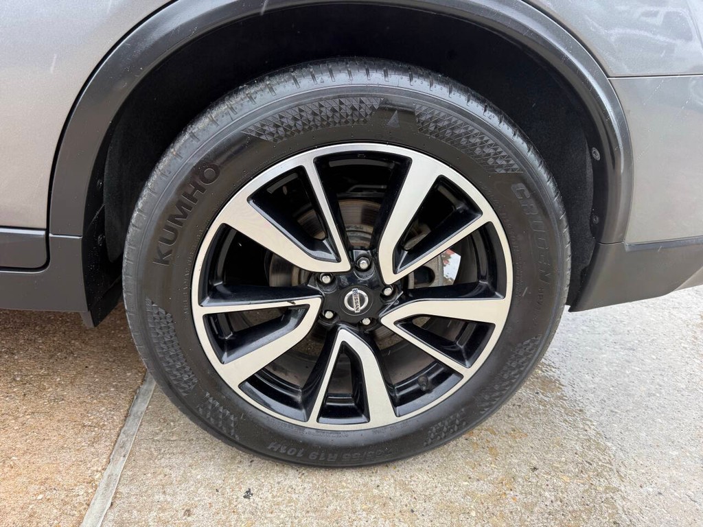 Nissan Rogue Vehicle Full-screen Gallery Image 35