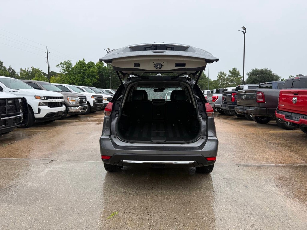 Nissan Rogue Vehicle Full-screen Gallery Image 36