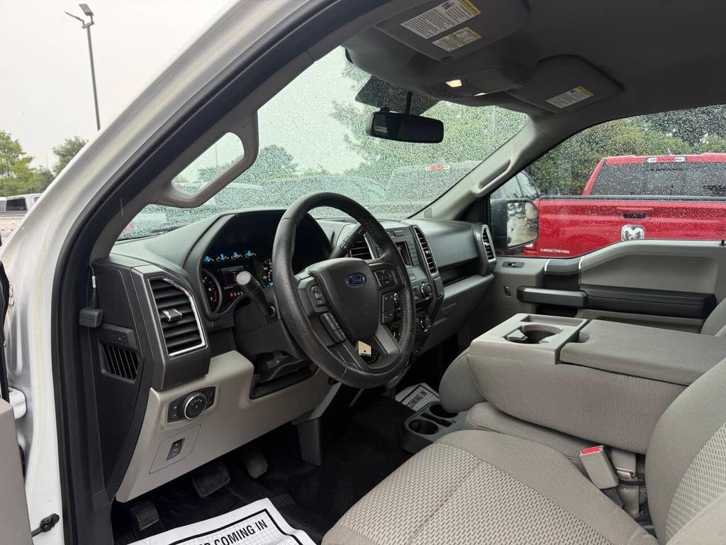 Ford F-150 Vehicle Full-screen Gallery Image 06
