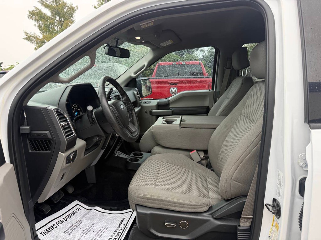Ford F-150 Vehicle Full-screen Gallery Image 07