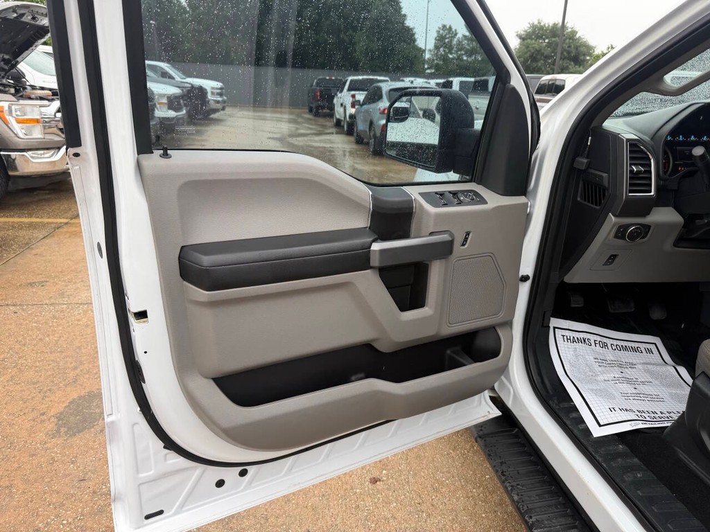 Ford F-150 Vehicle Full-screen Gallery Image 08