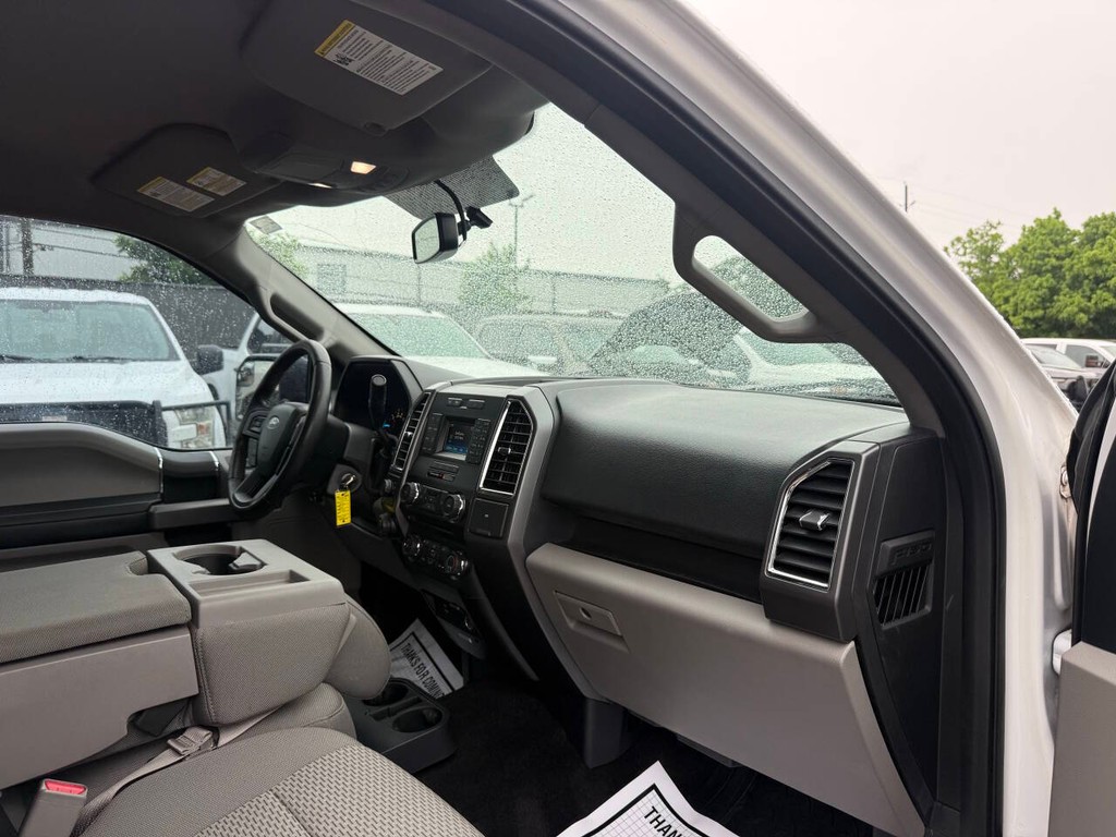 Ford F-150 Vehicle Full-screen Gallery Image 09