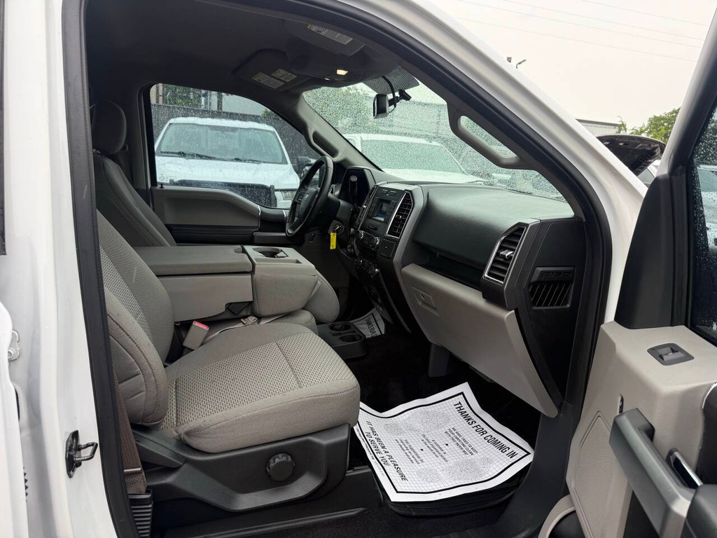 Ford F-150 Vehicle Full-screen Gallery Image 10