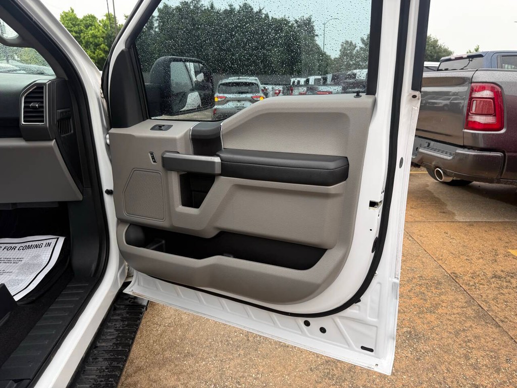 Ford F-150 Vehicle Full-screen Gallery Image 11