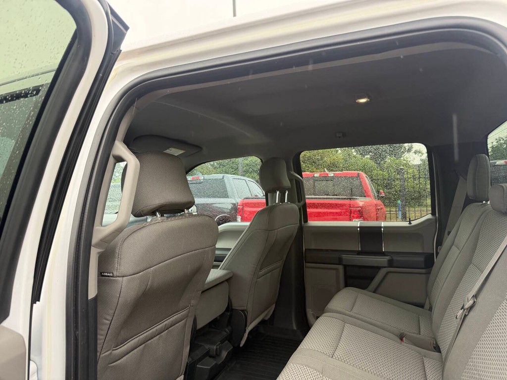 Ford F-150 Vehicle Full-screen Gallery Image 12