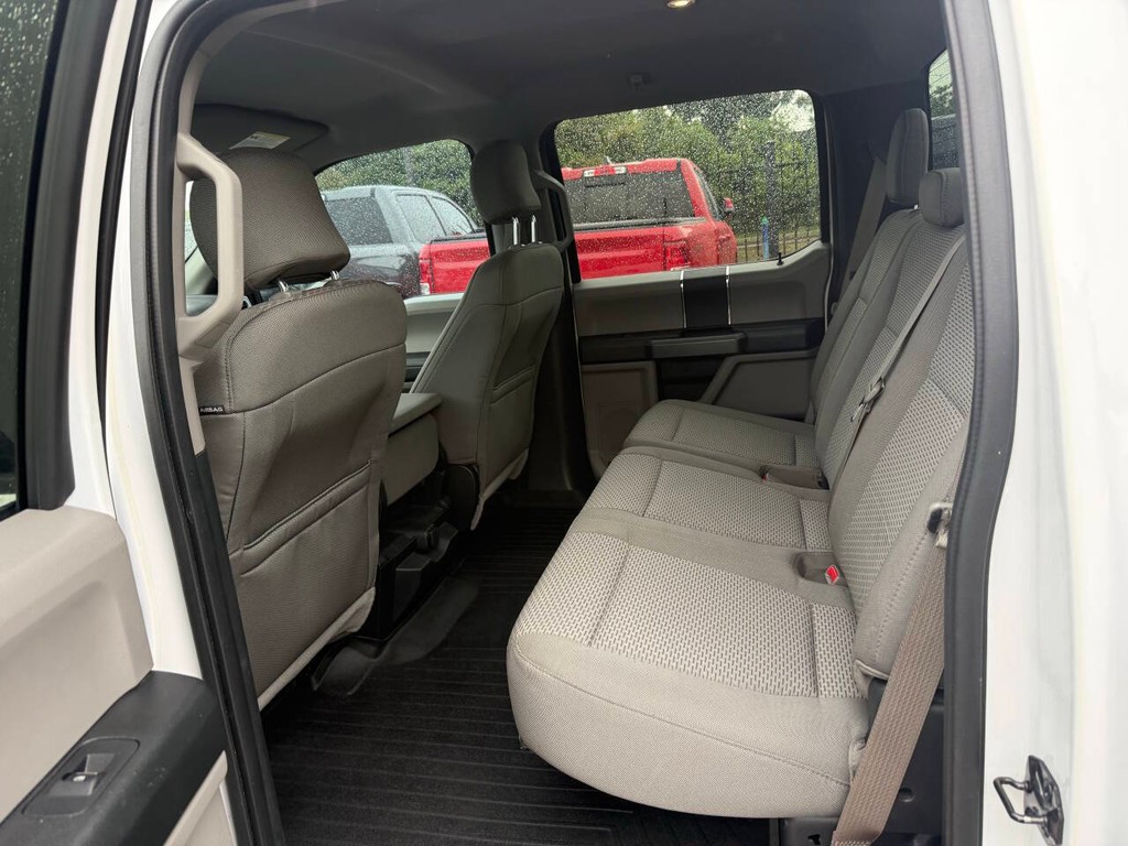 Ford F-150 Vehicle Full-screen Gallery Image 13