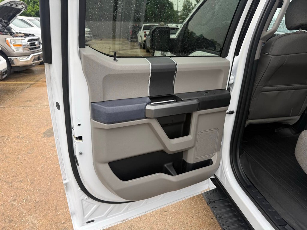 Ford F-150 Vehicle Full-screen Gallery Image 14