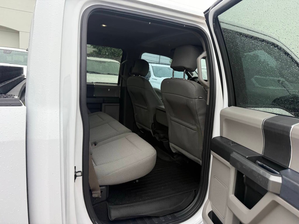 Ford F-150 Vehicle Full-screen Gallery Image 15