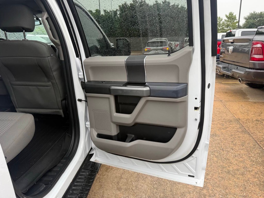 Ford F-150 Vehicle Full-screen Gallery Image 16