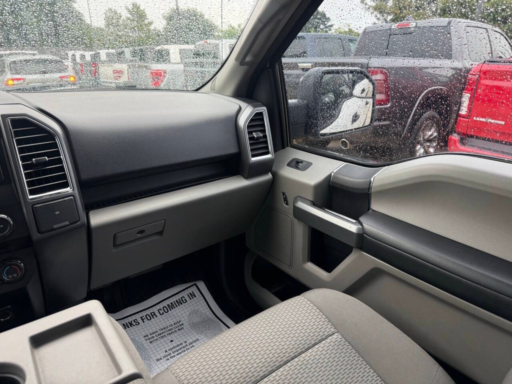 Ford F-150 Vehicle Full-screen Gallery Image 20