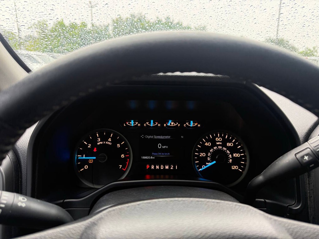 Ford F-150 Vehicle Full-screen Gallery Image 31