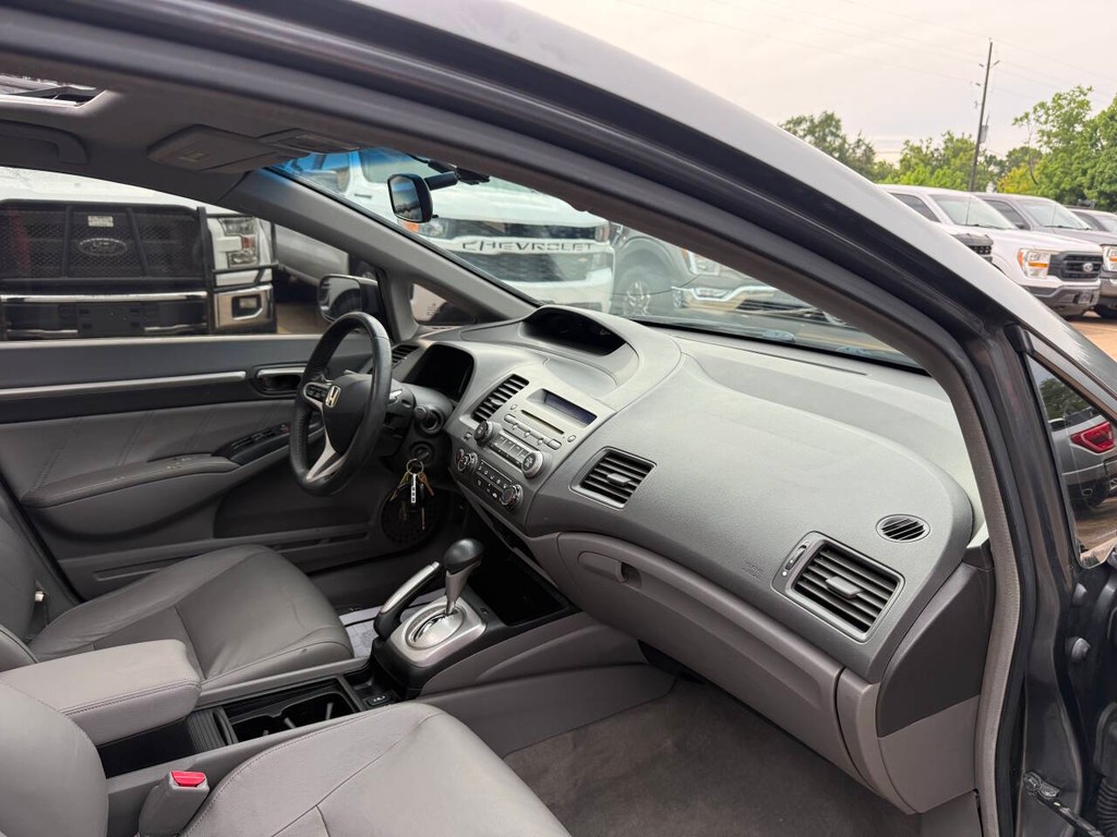 Honda Civic Sedan Vehicle Full-screen Gallery Image 09