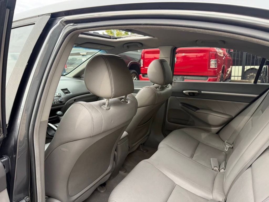 Honda Civic Sedan Vehicle Full-screen Gallery Image 12