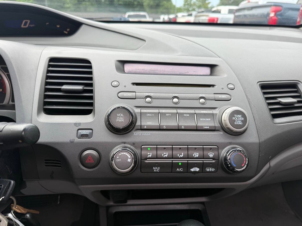 Honda Civic Sedan Vehicle Full-screen Gallery Image 23
