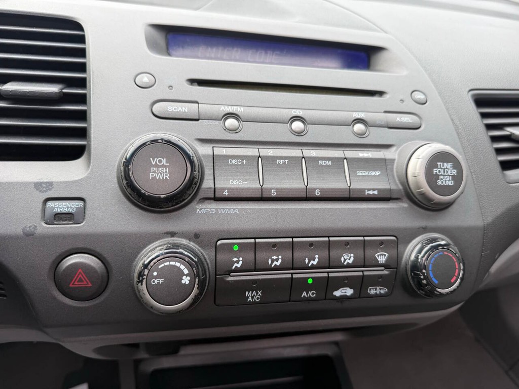 Honda Civic Sedan Vehicle Full-screen Gallery Image 24