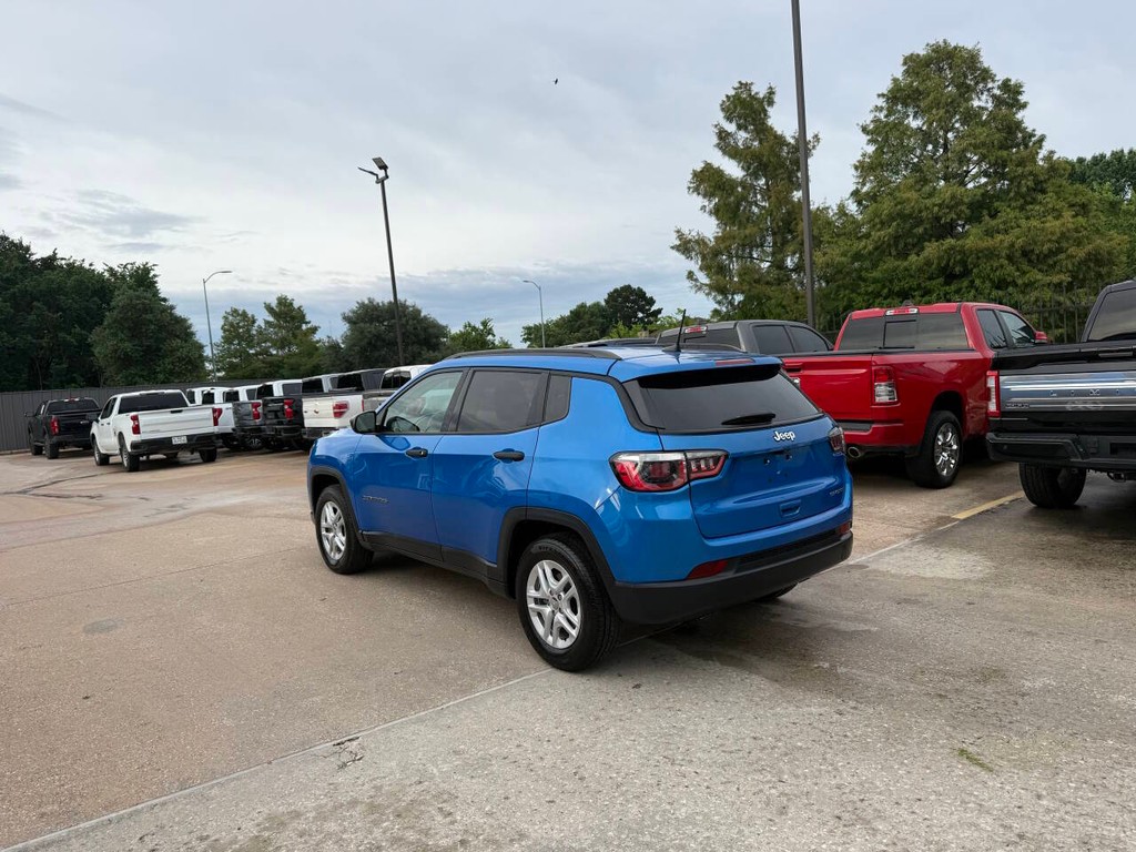 Jeep Compass Vehicle Full-screen Gallery Image 04