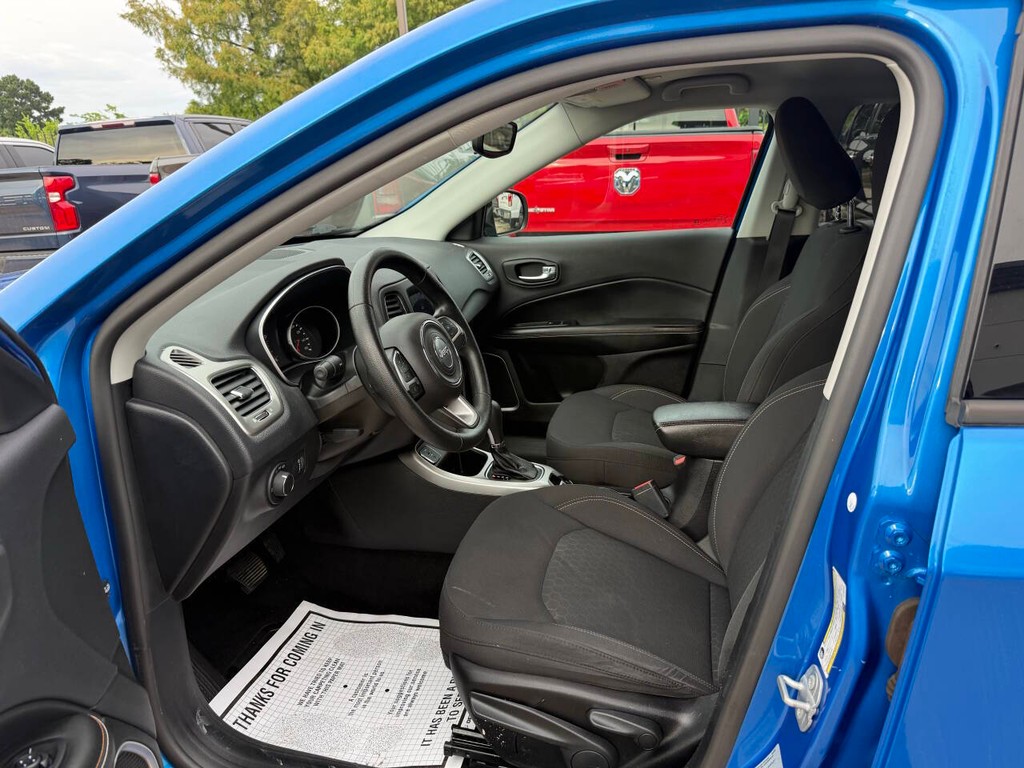 Jeep Compass Vehicle Full-screen Gallery Image 07