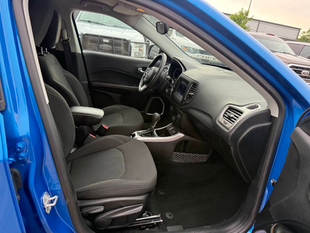 Jeep Compass Vehicle Full-screen Gallery Image 10