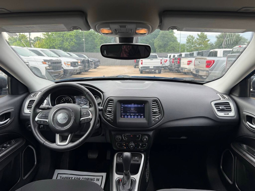 Jeep Compass Vehicle Full-screen Gallery Image 18