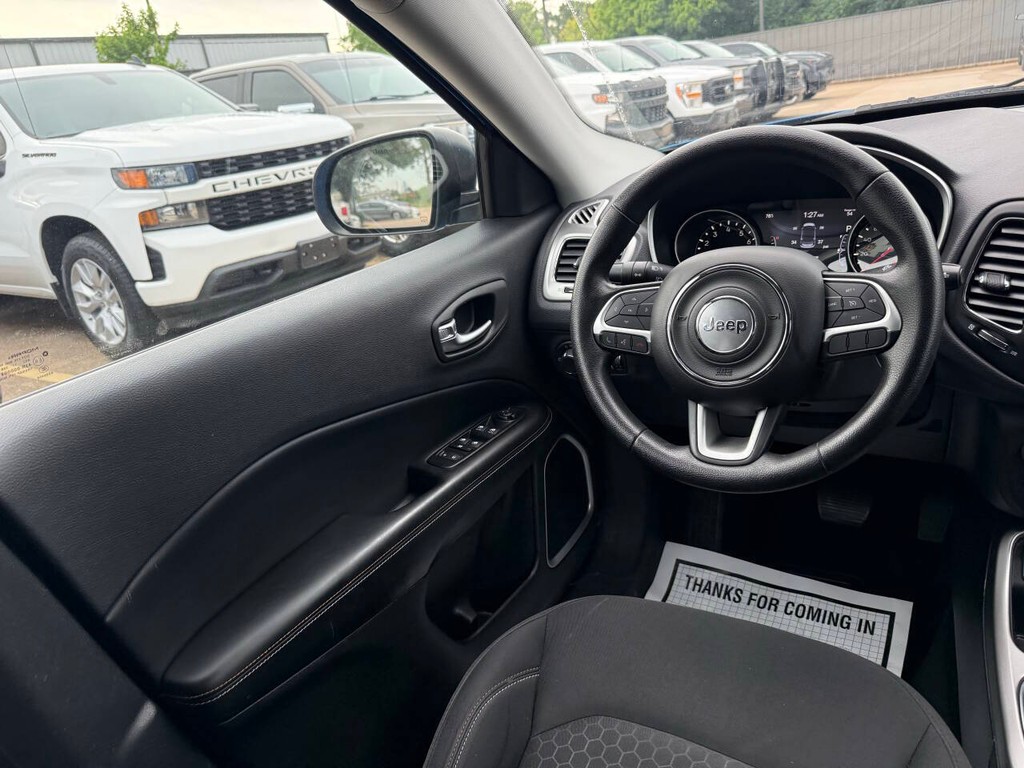 Jeep Compass Vehicle Full-screen Gallery Image 19
