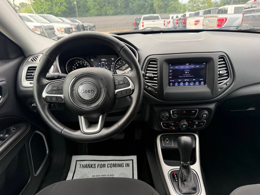 Jeep Compass Vehicle Full-screen Gallery Image 22