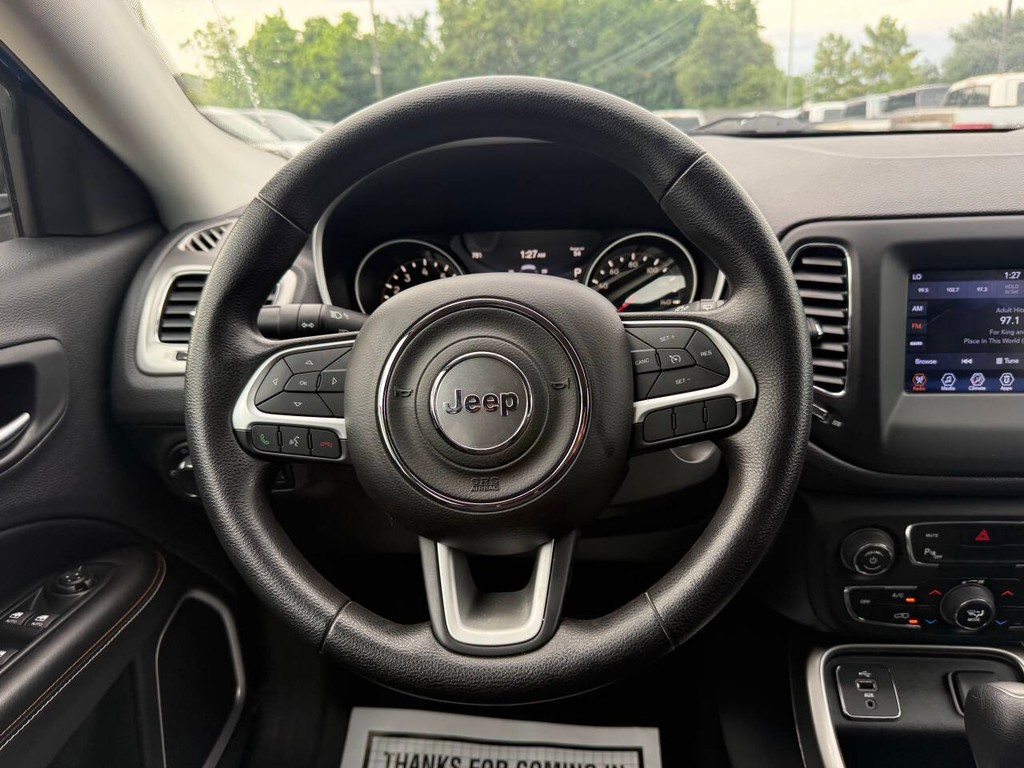 Jeep Compass Vehicle Full-screen Gallery Image 23