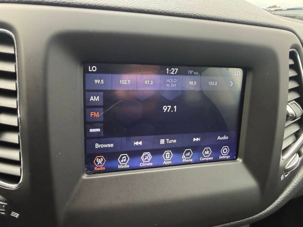Jeep Compass Vehicle Full-screen Gallery Image 25