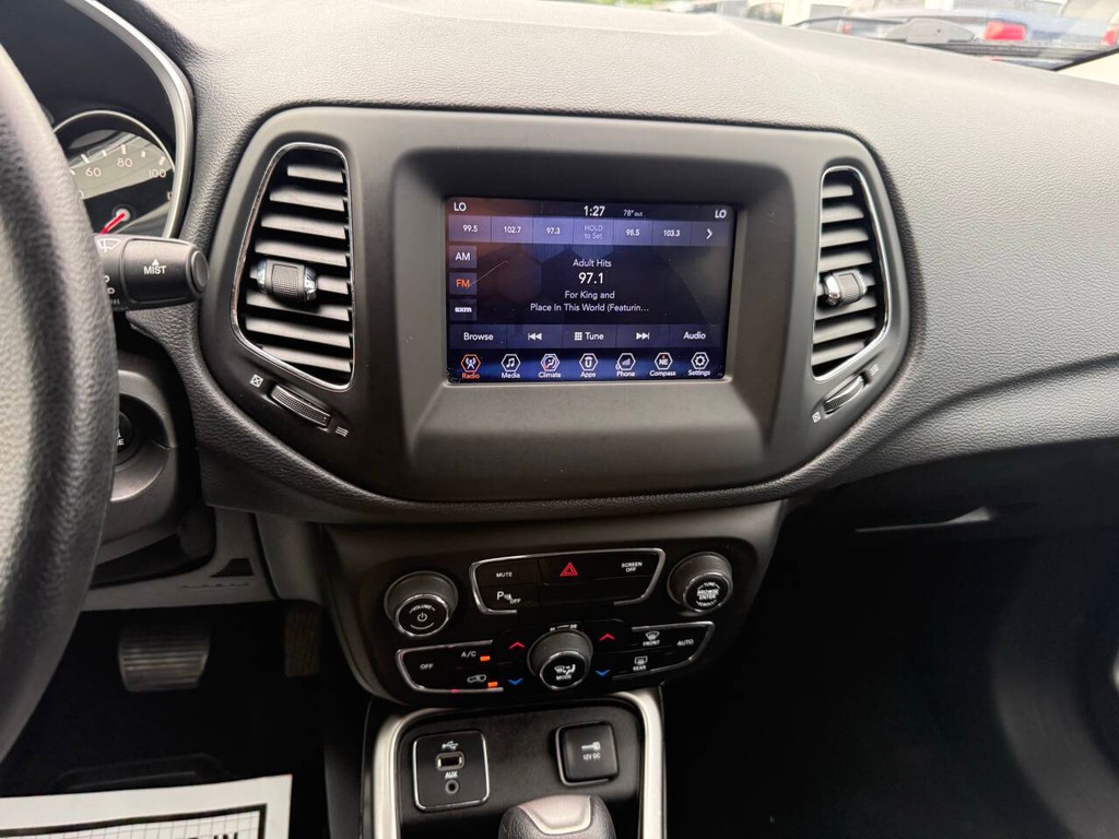 Jeep Compass Vehicle Full-screen Gallery Image 26
