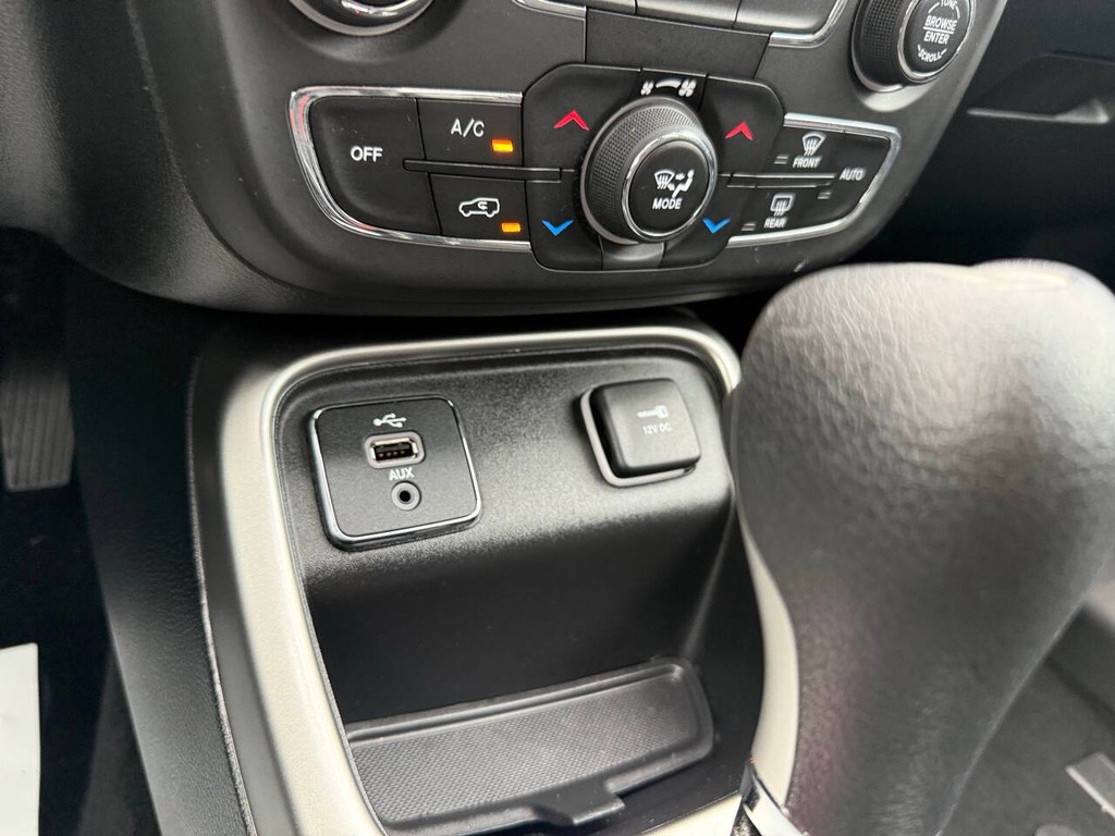 Jeep Compass Vehicle Full-screen Gallery Image 27