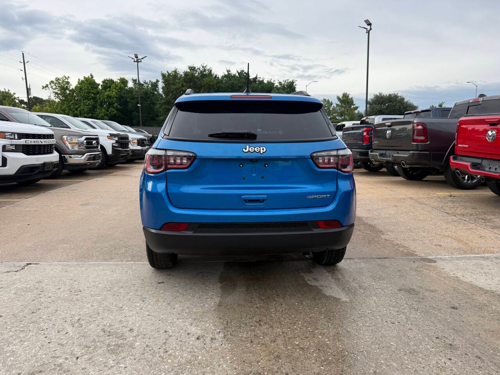 Jeep Compass Vehicle Full-screen Gallery Image 37