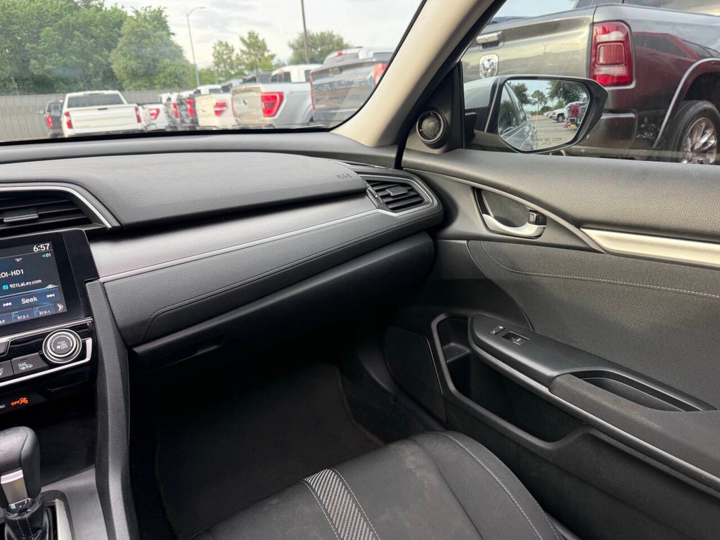 Honda Civic Sedan Vehicle Full-screen Gallery Image 20