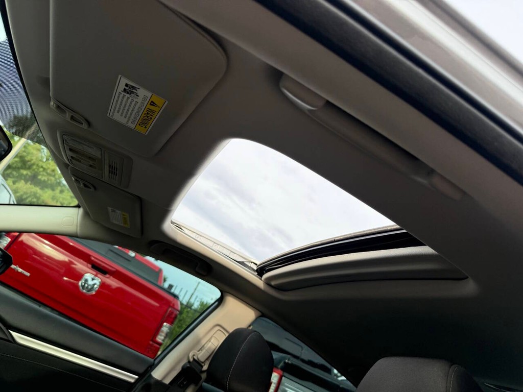 Honda Civic Sedan Vehicle Full-screen Gallery Image 30