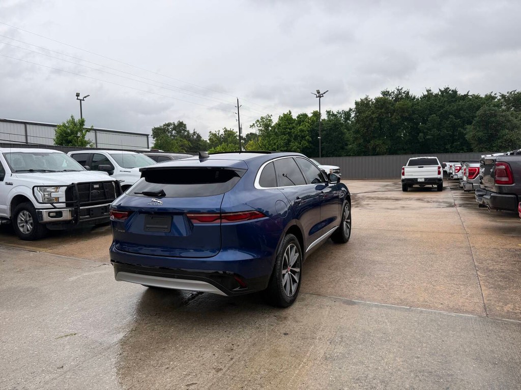 Jaguar F-PACE Vehicle Full-screen Gallery Image 05